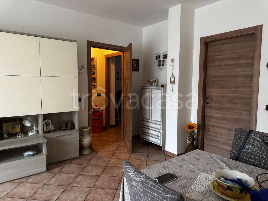 appartamento in vendita a Besozzo in zona Olginasio