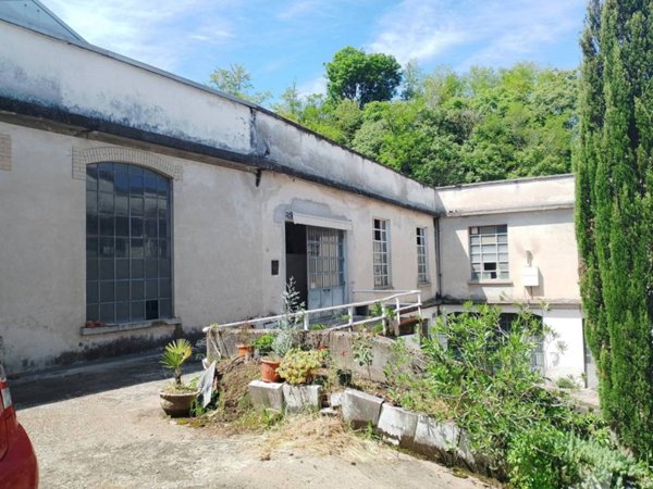 locale commerciale in vendita a Besozzo