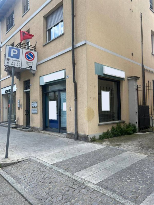 negozio in vendita a Besozzo