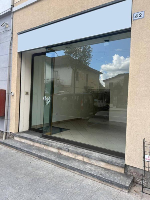 negozio in vendita a Besozzo