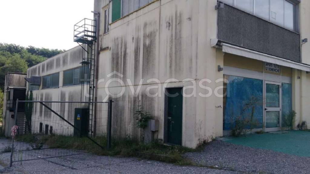 negozio in vendita a Besozzo