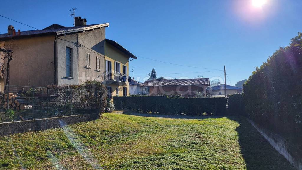 casa indipendente in vendita a Besozzo