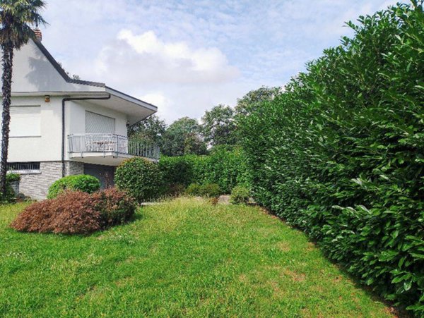 casa indipendente in vendita a Besozzo