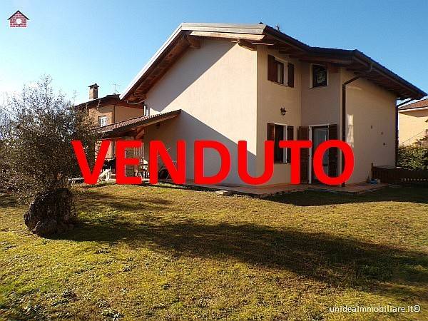 casa indipendente in vendita a Besozzo
