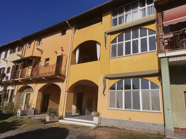 casa indipendente in vendita a Besozzo