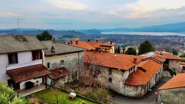 appartamento in vendita a Besozzo in zona Cardana