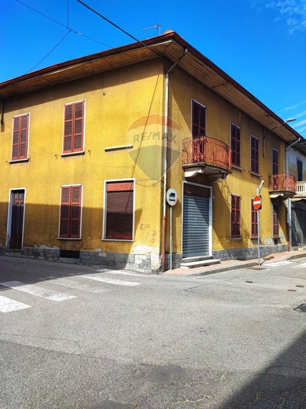 casa indipendente in vendita a Besozzo