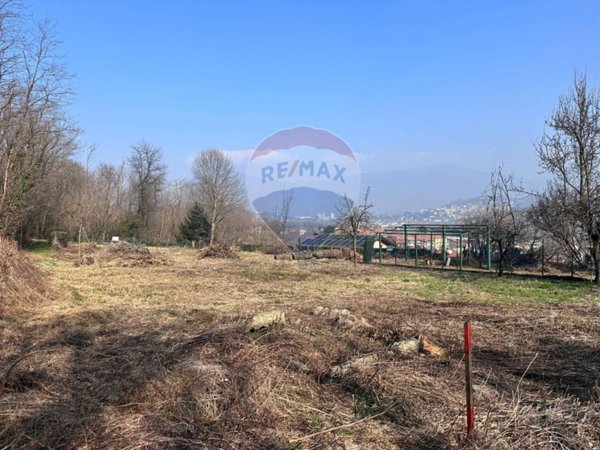terreno edificabile in vendita a Besozzo