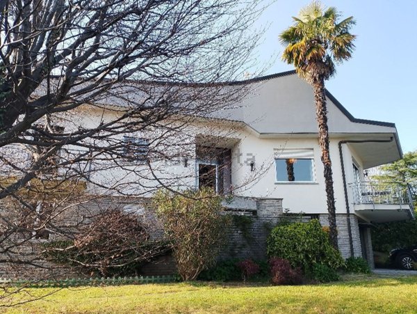casa indipendente in vendita a Besozzo