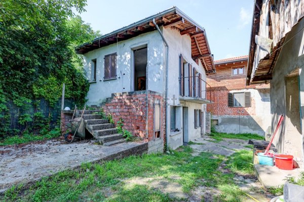 casa indipendente in vendita a Besozzo
