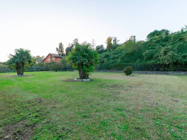 terreno edificabile in vendita a Besozzo