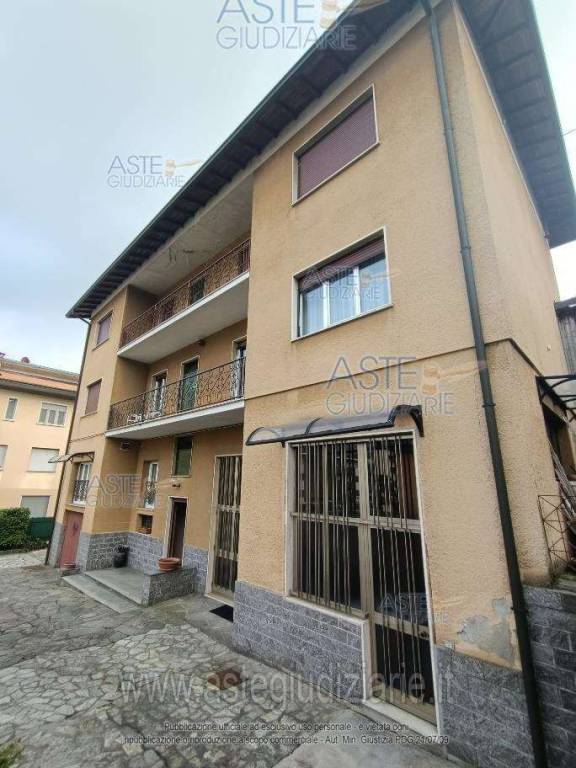 casa indipendente in vendita a Besozzo