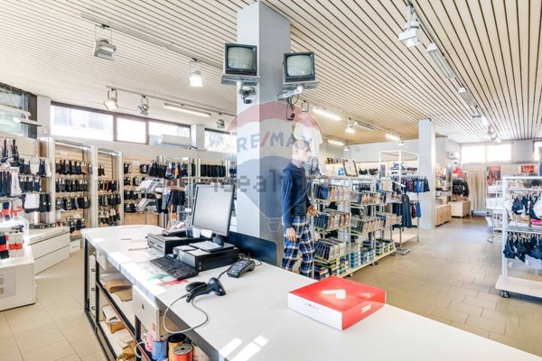 negozio in vendita a Besozzo