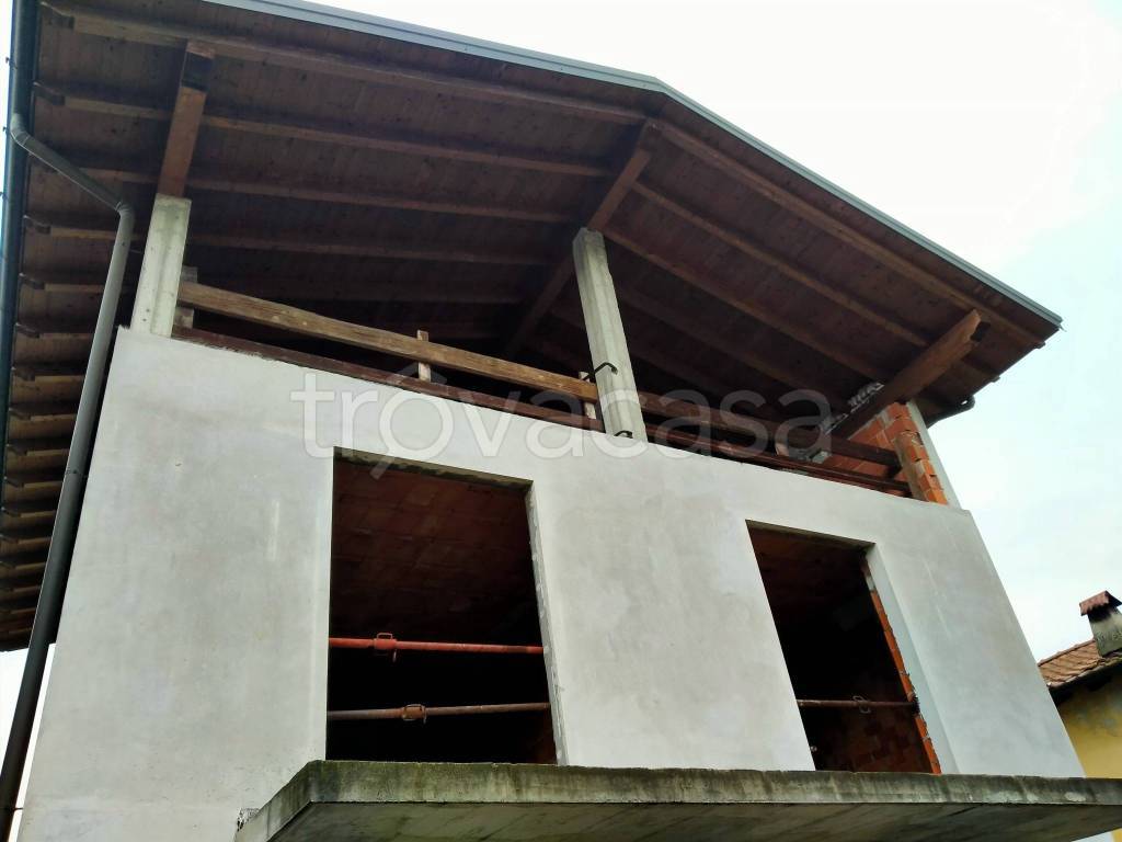 casa indipendente in vendita a Besozzo