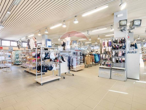 negozio in vendita a Besozzo