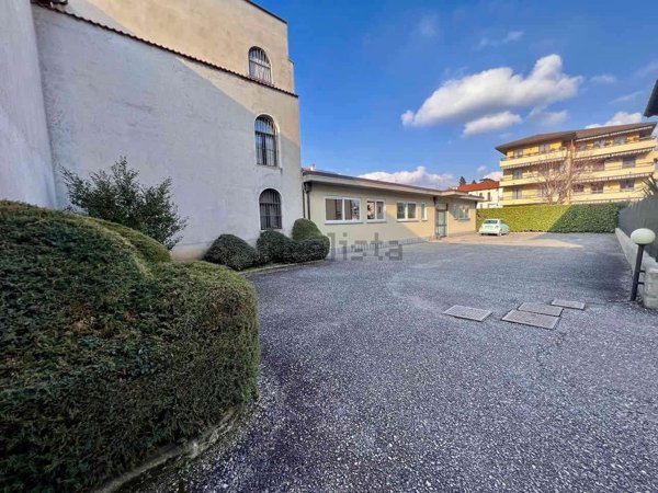 locale commerciale in vendita a Besozzo