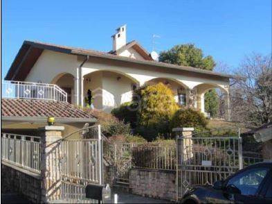 casa indipendente in vendita a Besozzo