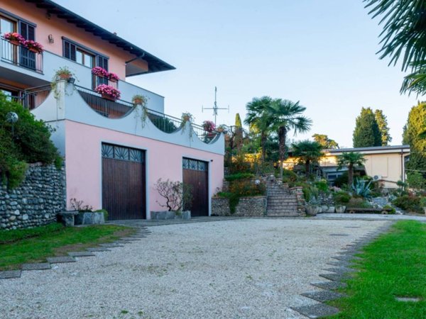 casa indipendente in vendita a Besozzo