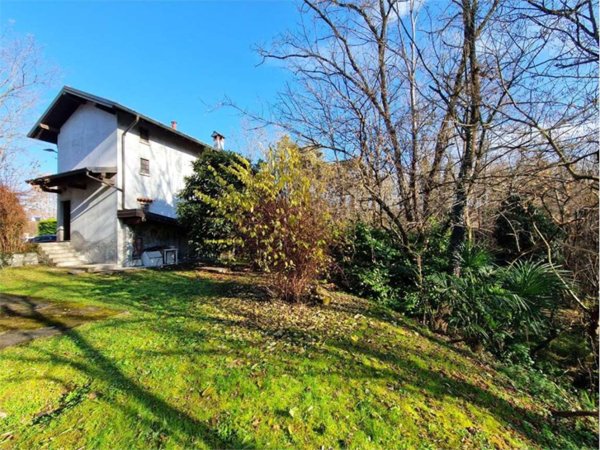 casa indipendente in vendita a Besozzo