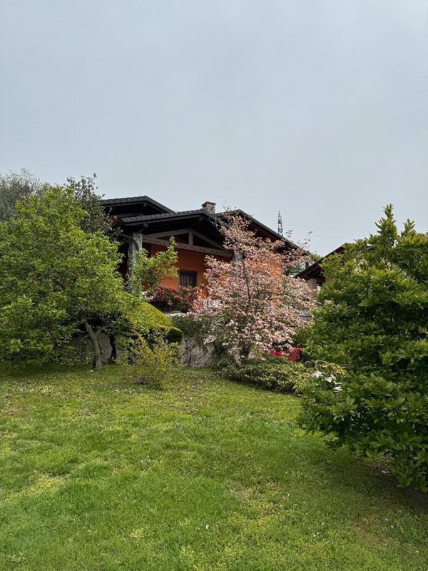 casa indipendente in vendita a Besozzo