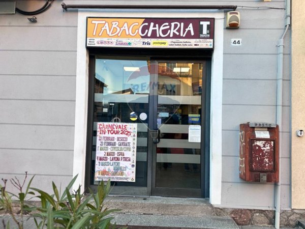 negozio in vendita a Besozzo in zona Cardana