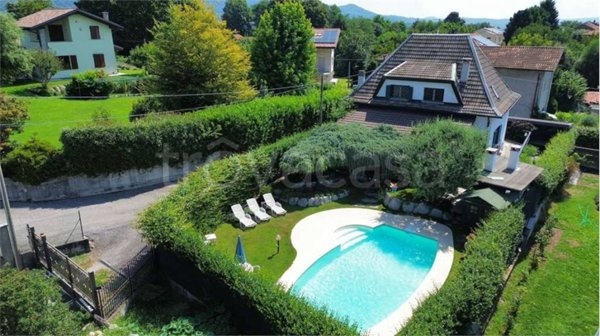 casa indipendente in vendita a Besozzo in zona Cardana