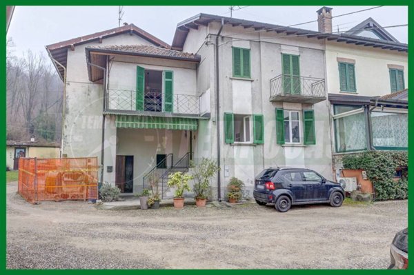 casa indipendente in vendita a Besozzo in zona Cardana