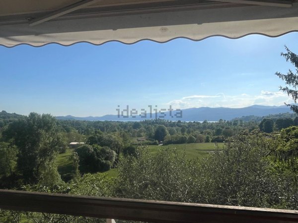 casa indipendente in vendita a Besozzo in zona Cardana