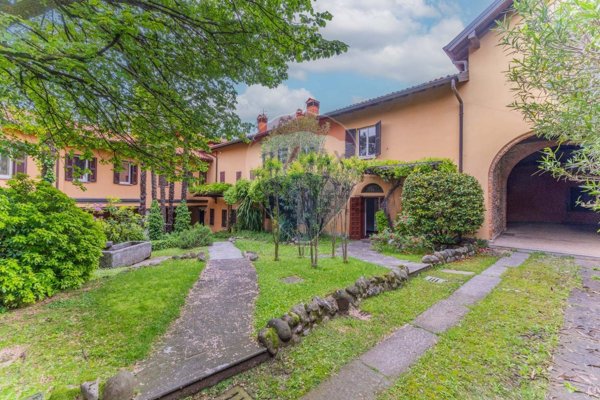 appartamento in vendita a Besozzo in zona Cardana