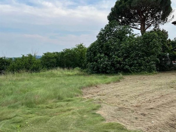 terreno edificabile in vendita a Besozzo in zona Cardana