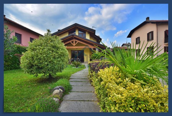 casa indipendente in vendita a Besozzo