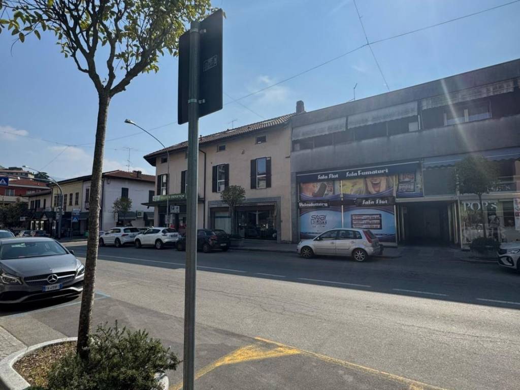 negozio in vendita a Besozzo