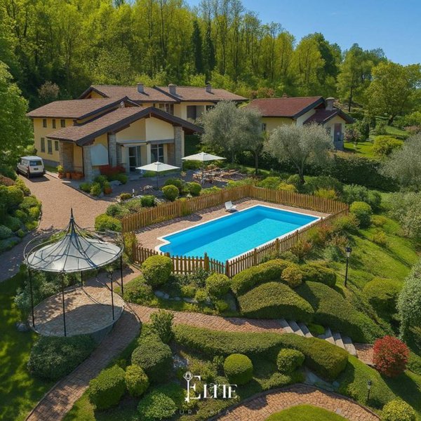 casa indipendente in vendita a Besozzo