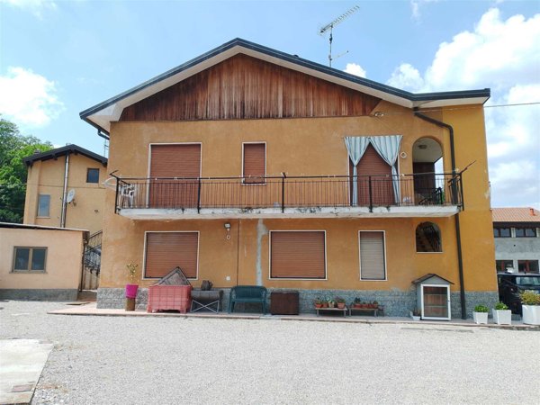 casa indipendente in vendita a Besozzo