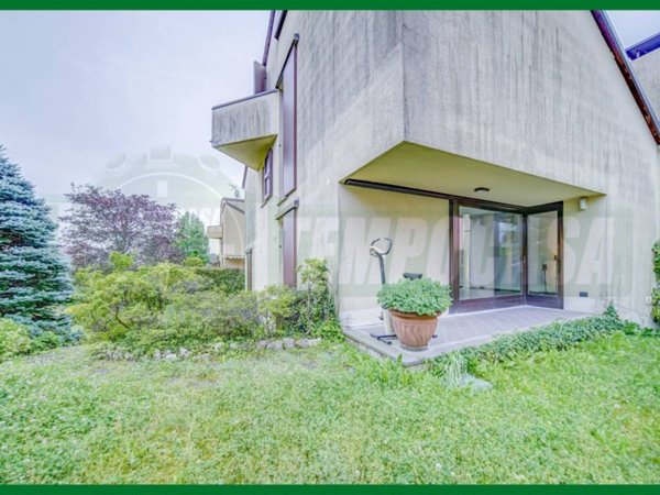 casa indipendente in vendita a Besozzo in zona Olginasio