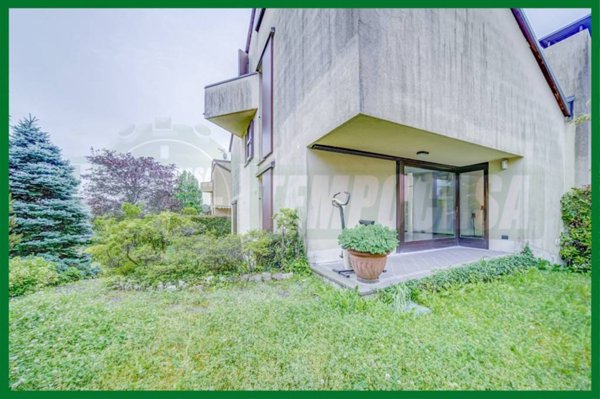 casa indipendente in vendita a Besozzo in zona Olginasio