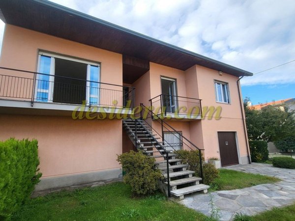 casa indipendente in vendita a Besozzo