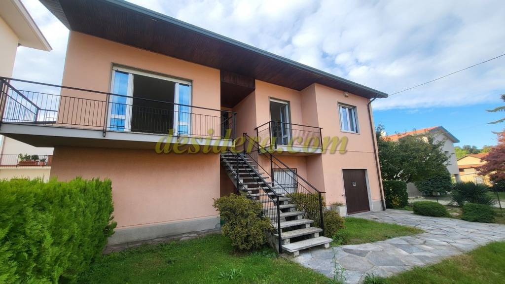 casa indipendente in vendita a Besozzo
