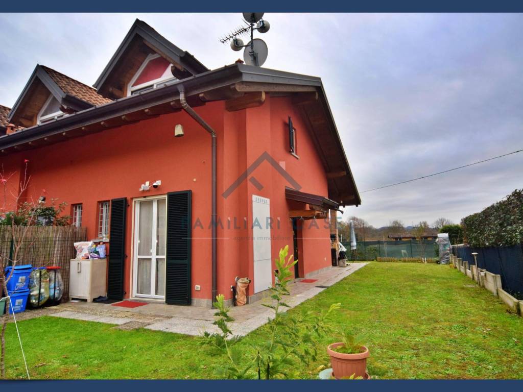 casa indipendente in vendita a Besozzo