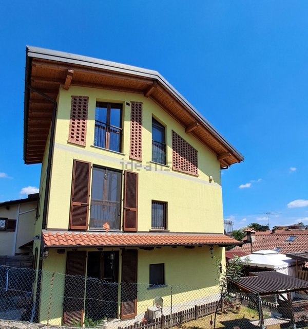 casa indipendente in vendita a Besozzo