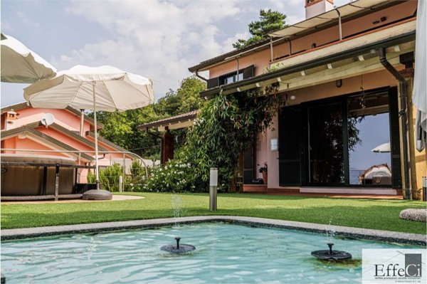 casa indipendente in vendita a Besozzo in zona Cardana