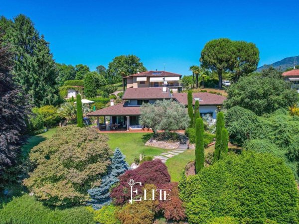casa indipendente in vendita a Besozzo in zona Cardana