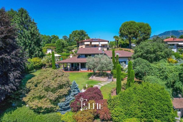 casa indipendente in vendita a Besozzo in zona Cardana