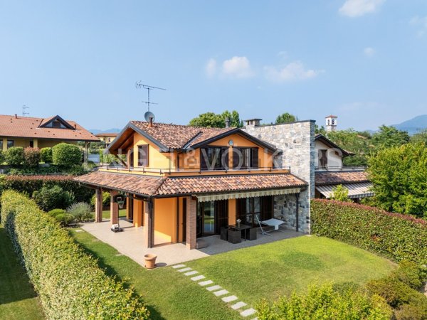 casa indipendente in vendita a Besozzo