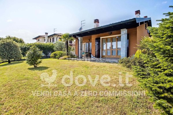casa indipendente in vendita a Besozzo in zona Olginasio