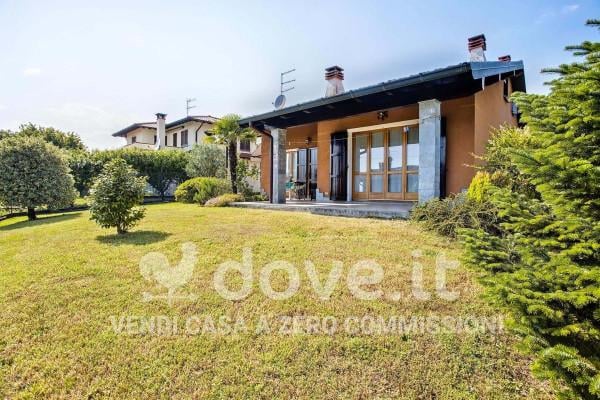 casa indipendente in vendita a Besozzo in zona Olginasio