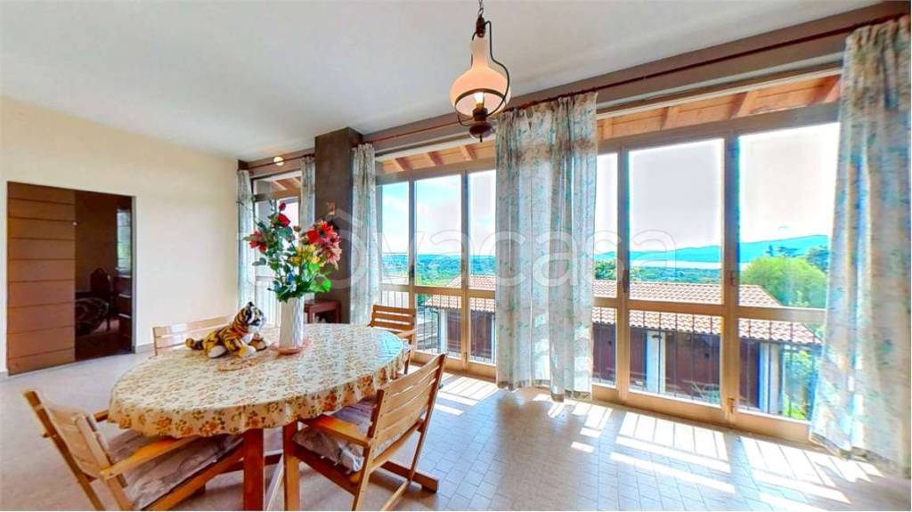 casa indipendente in vendita a Besozzo in zona Cardana