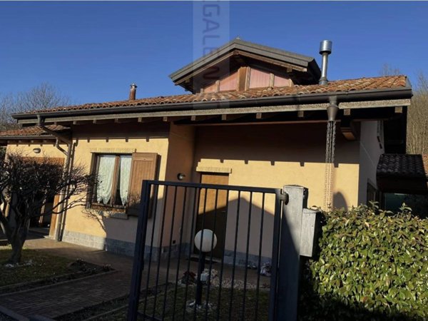 casa indipendente in vendita a Besozzo
