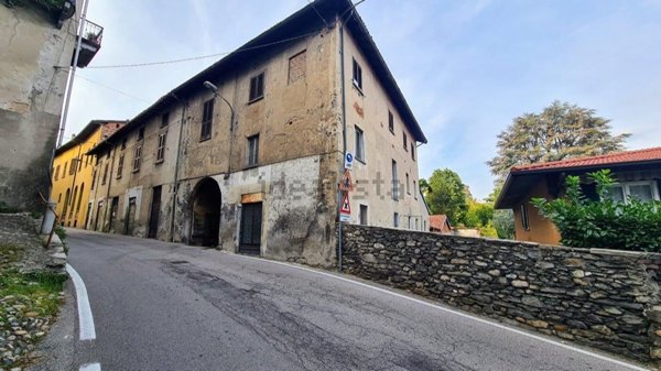 casale in vendita a Besozzo