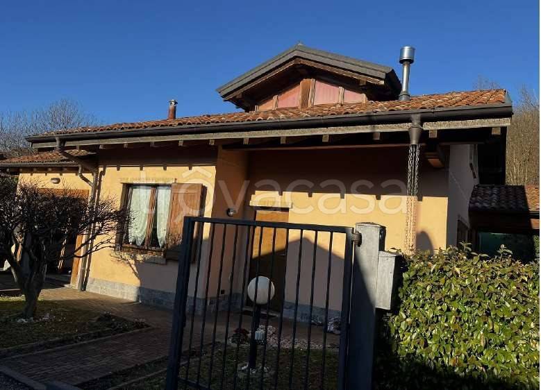 casa indipendente in vendita a Besozzo